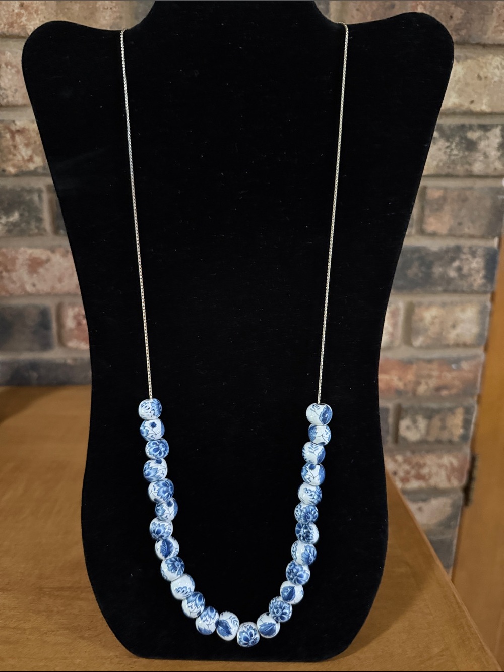 Pierre Cardin Vintage 70s Gold tone chain with ceramic blue & white floral beads